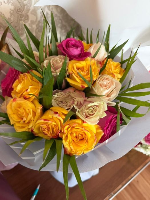 Продаются цветы.