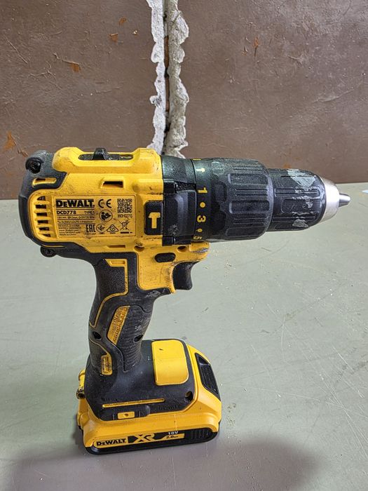 Dewalt DCD778 с батерия и зарядно
