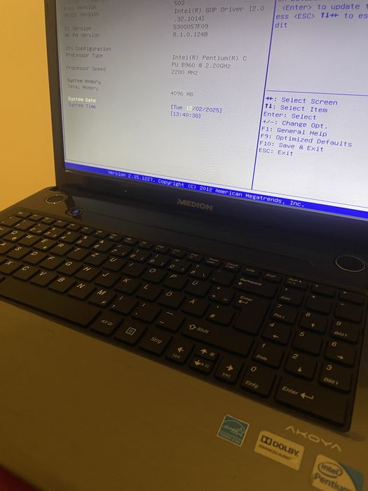 Лаптоп Medion Akoya 4ГБ Рам Intel