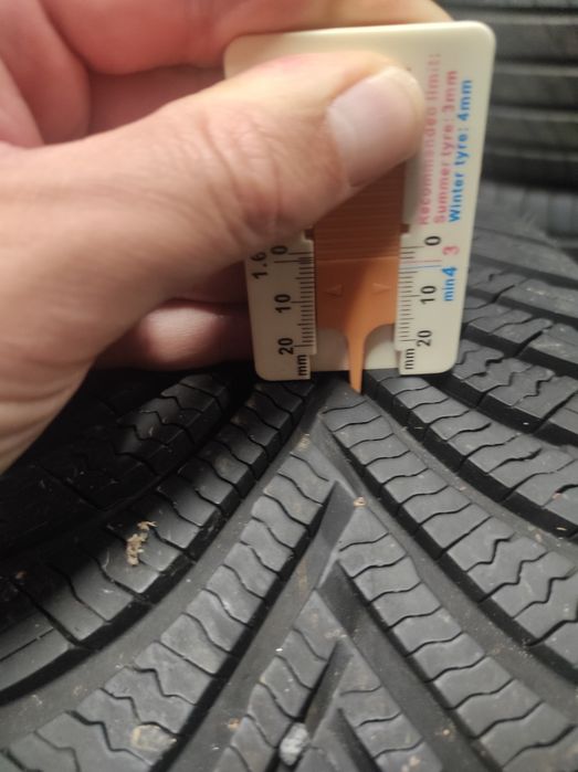205/60/16 Michelin