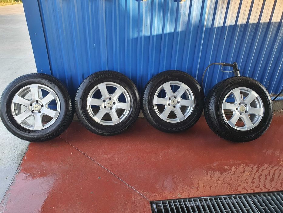 Roti de iarnă cu janta aluminiu. Dimensiune 235/65 R 17.