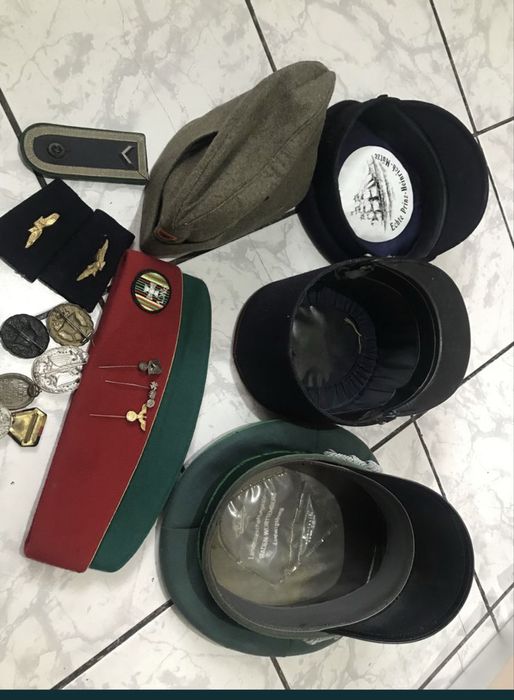 Sapca militara, boneta, insigne, medalii grade militare