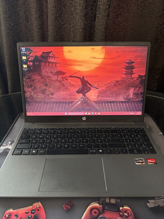 Laptop HP 15-fc0048nq, Ryzen 7 5825U, 16GB RAM, SSD 512GB – Ca nou