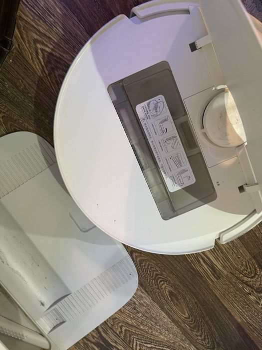 Робот пылесос, Самоочищающаяся