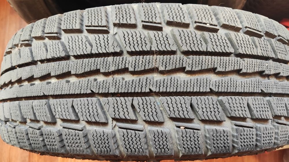 Продам резину Dunlop. 195/65R15