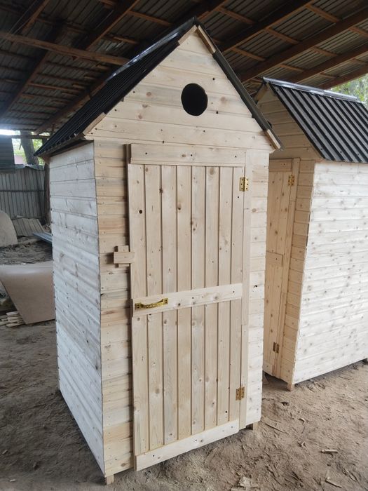 Уличный туалет.Деревянный туалет