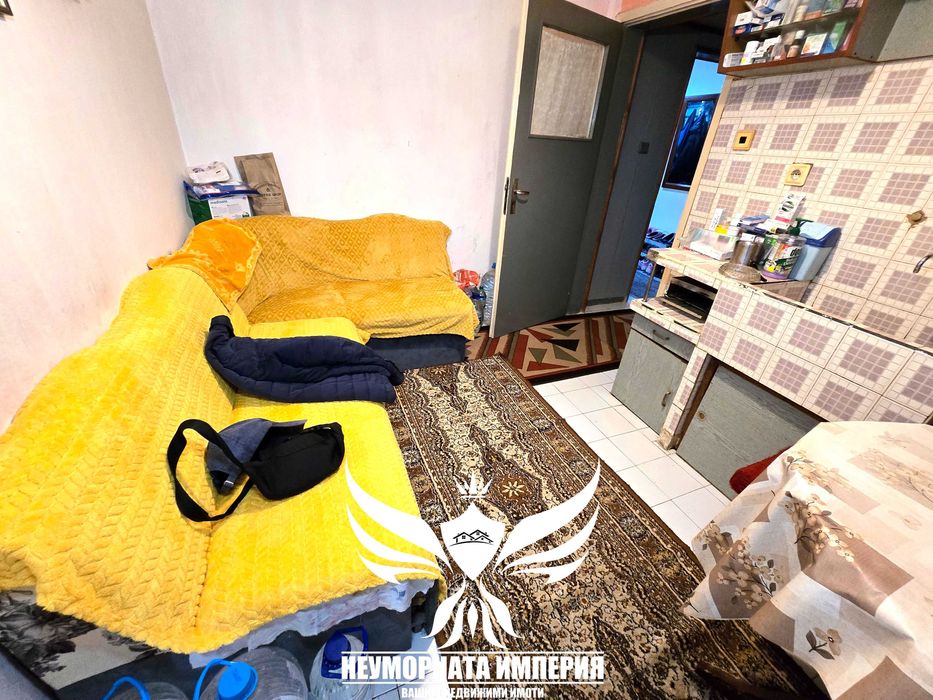 Продавам тристаен 68кв.м. на 4ти етаж с метален гараж в гр.Асеновград, квартал Изток