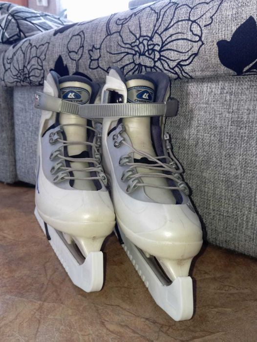 Коньки женские продам