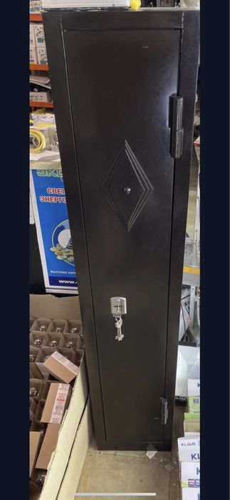 Металичейски сейф