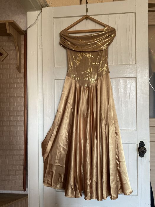 Продаю платье на подростка