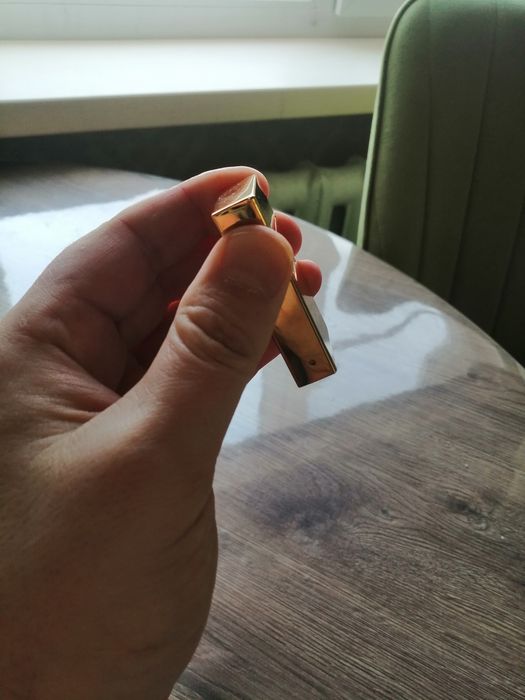 Бензиновая зажигалка.