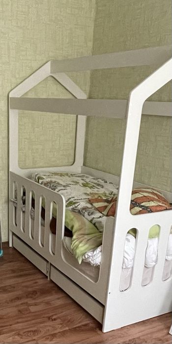 Домик кровать продам