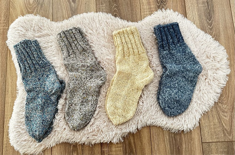 Vând ciorapi tricotati