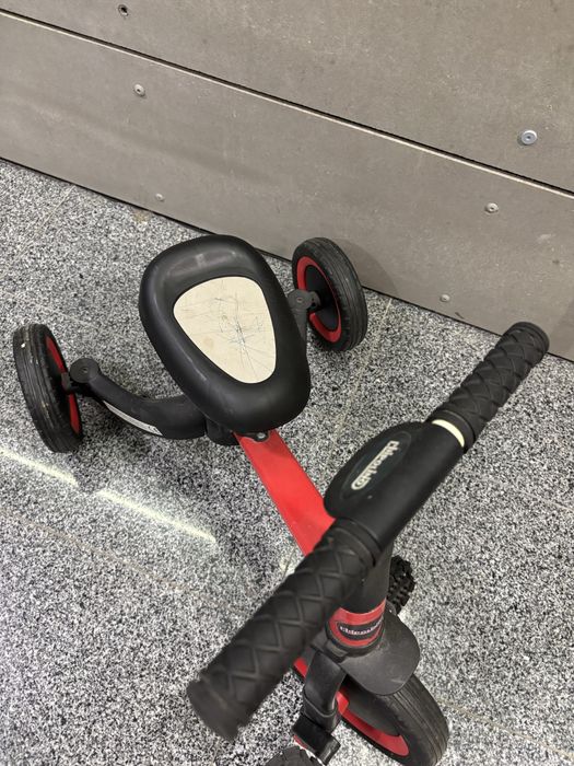 Балансно колело - тип Триколка 2 в 1 Chipolino - Смарти, червено-черна