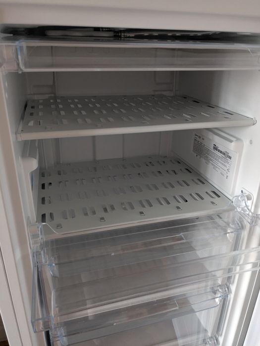 Продам морозилку индезит