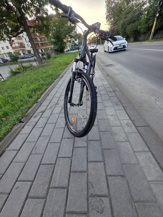 Vând bicicleta .