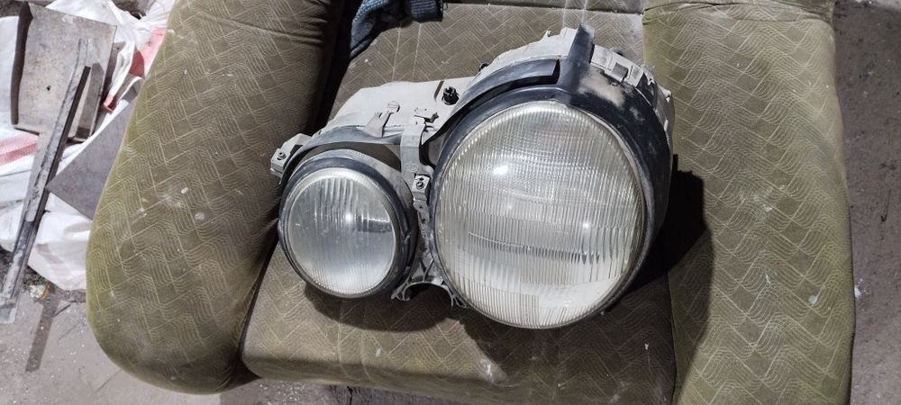 Фара Mercedes 210