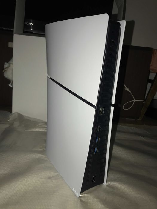 PS5 конзола + контролер | Отлично състояние | Видео при интерес