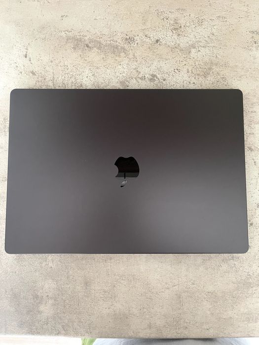 НАЛИЧЕН Apple MacBook Pro 16” M4 Max • 16-core CPU / 40-core GPU • 64GB Unified Memory • 1TB SSD С ГАРАНЦИЯ