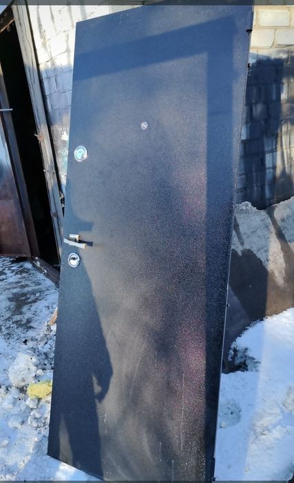 Продам входную дверь
