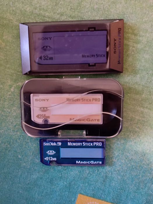 SONY Дигитален Фотоапарат DSC- F717 Cyber-Shot и Memory Stick / Duo