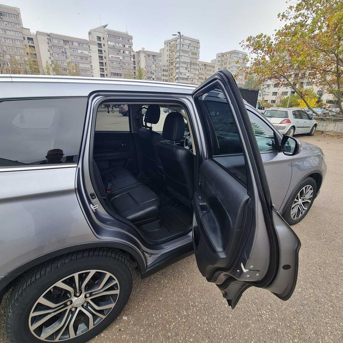 Vand MitshubishiOutlander 2015 Instyle+,fulloptions,subwoofer,7 locuri