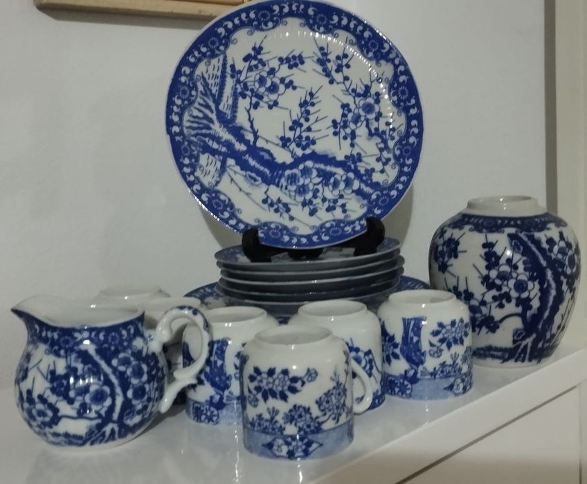 Japonia - porțelan cu floare de cireș