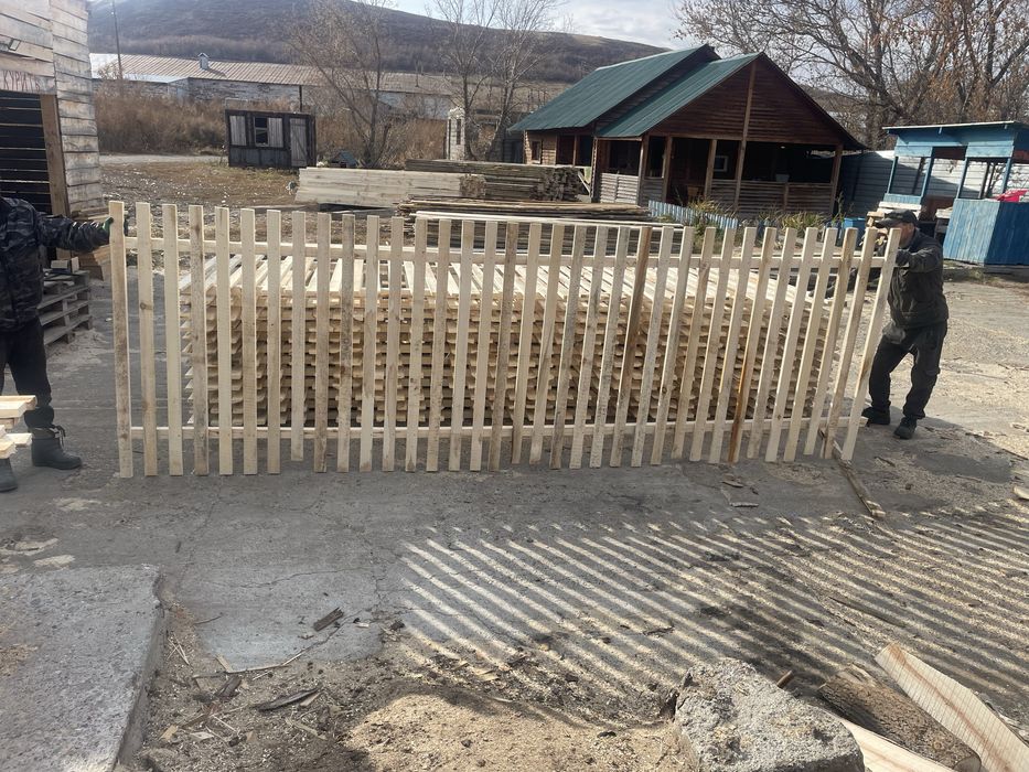 Забор штакетник деревянный