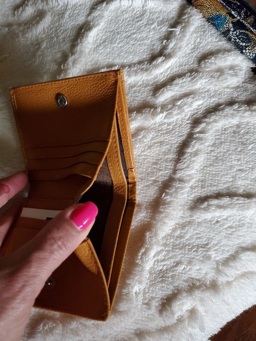 Дамски портфейли естествена кожа