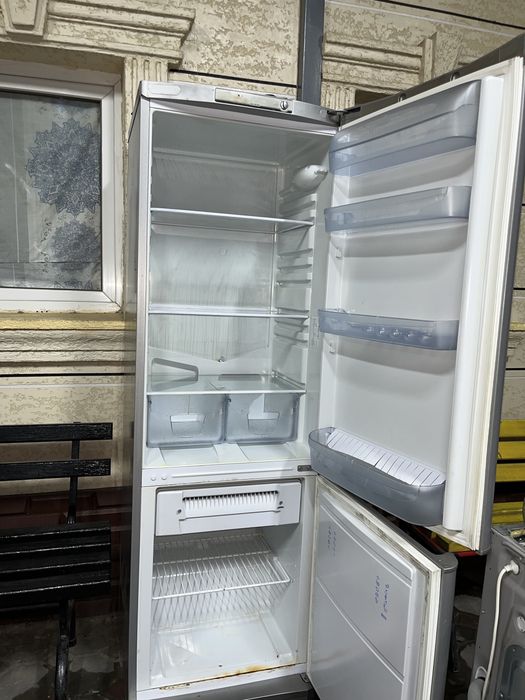Холодильник Indesit