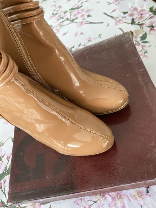 Сапоги лакированные