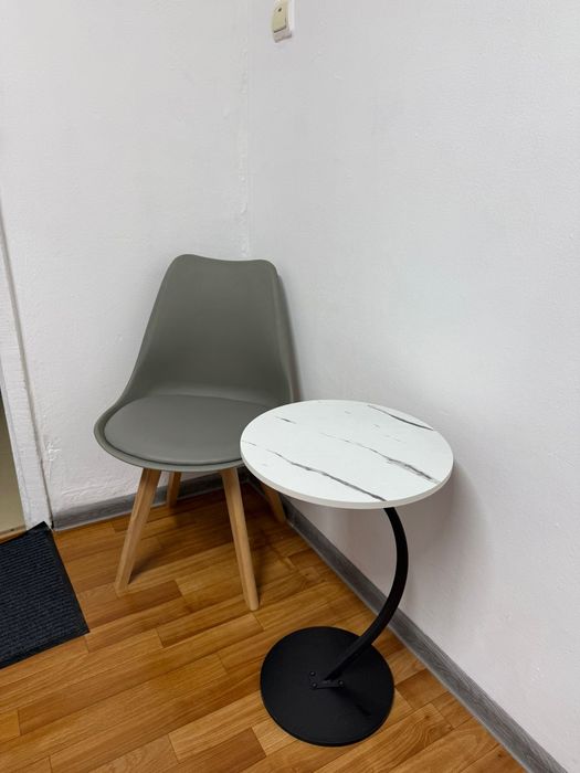 Продам срочно стул и стол