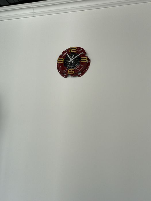 Soat qo’lda yasalgan karzinadan