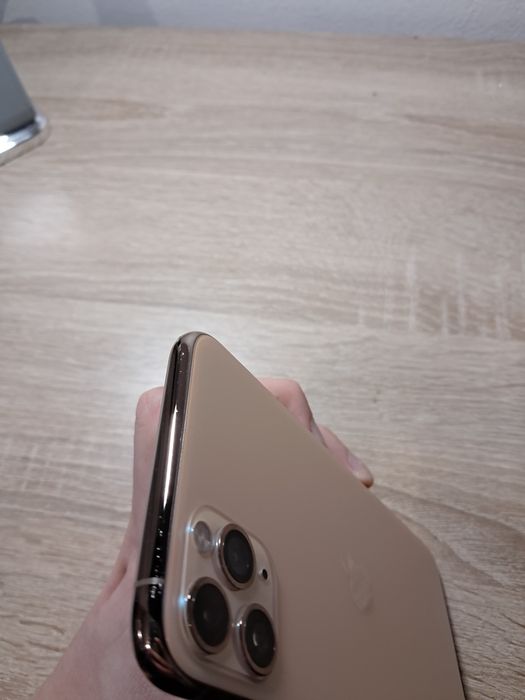 iPhone 11 Pro Max 256GB Gold – Funcțional, folie, husă, cablu