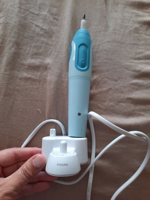 Електрическа четка Philips HX1630, 18 лв.