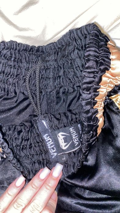 Боксови ръкавици и гащи Venum. Носени 3 пъти