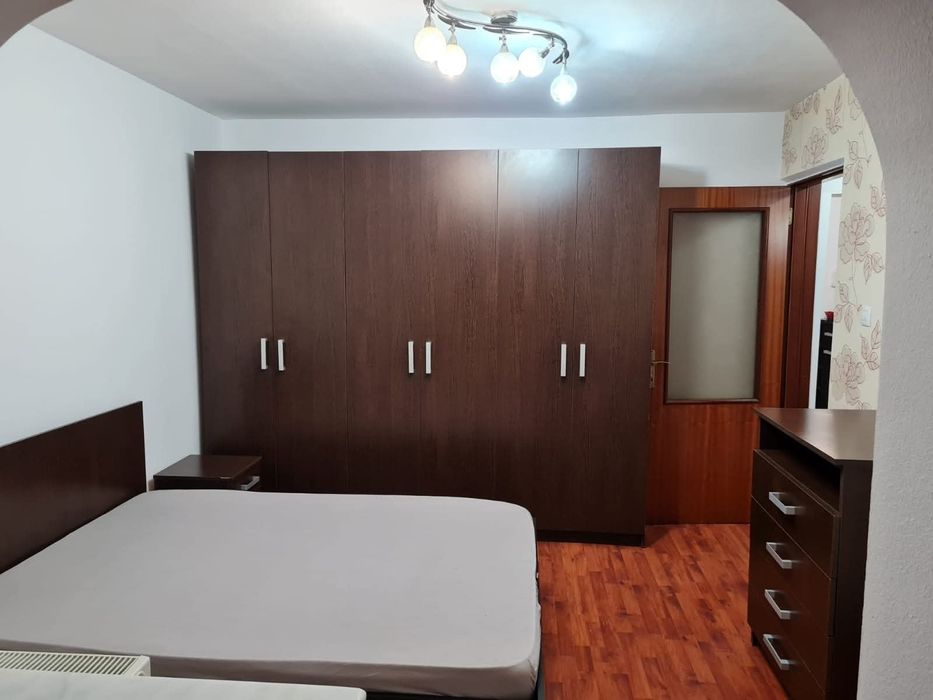 Închiriez apartament