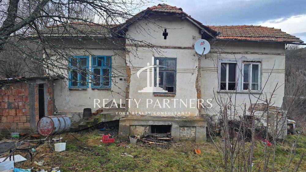 Продава Къща - с. Лесковец, обл. Перник