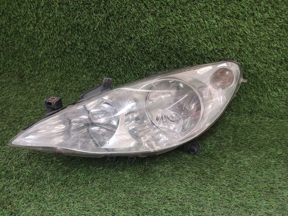 Фара Peugeot 307