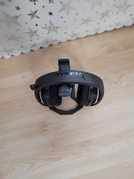 Стойка за геймърски слушалки