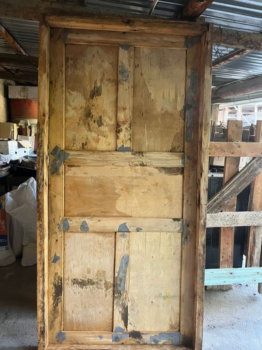 Продаю двери (береза)