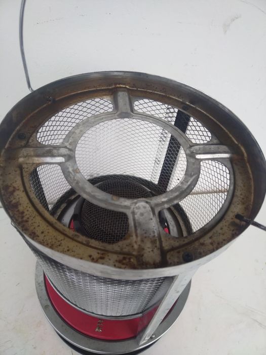 Отоплителна печка на керосин, течна газ или течен парафин. 
За отоплен