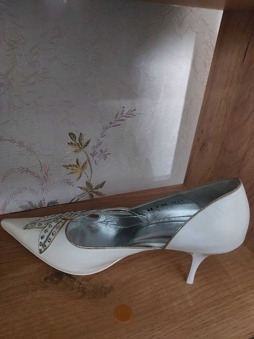 Продам женскую обувь