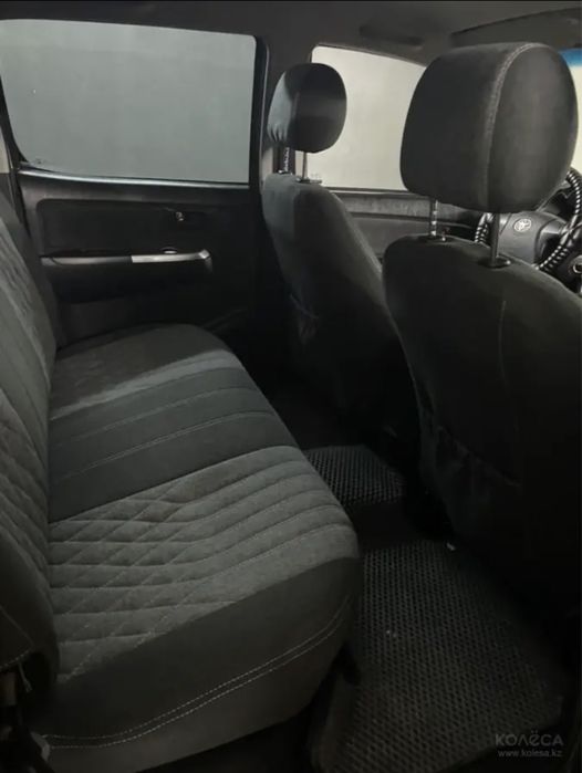 TOYOTA  Hilux 2014 г в. Обем 2.7
