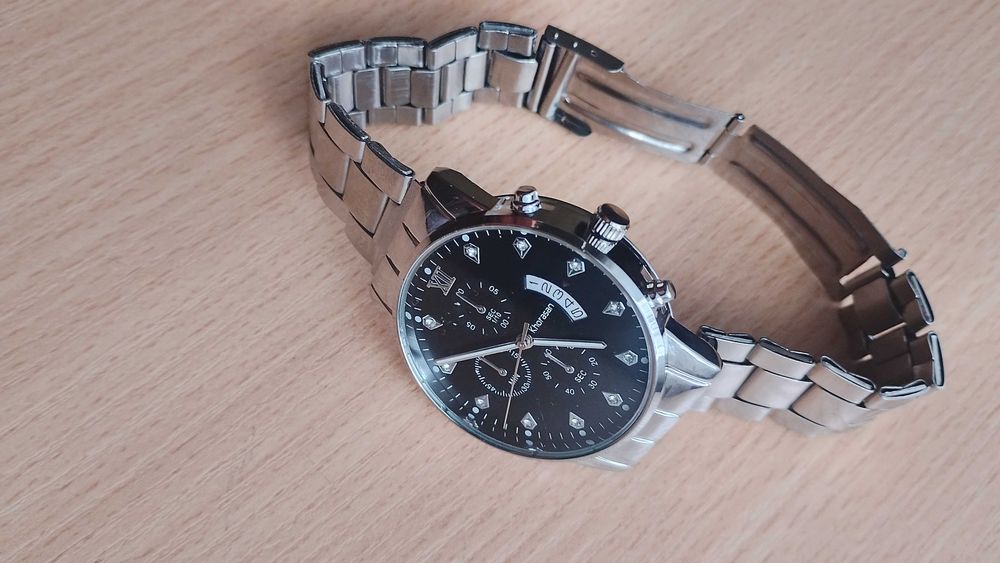 Нов стилен мъжки часовник