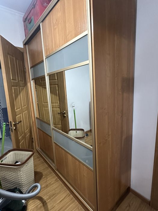 Отдам даром шкаф купе срочно