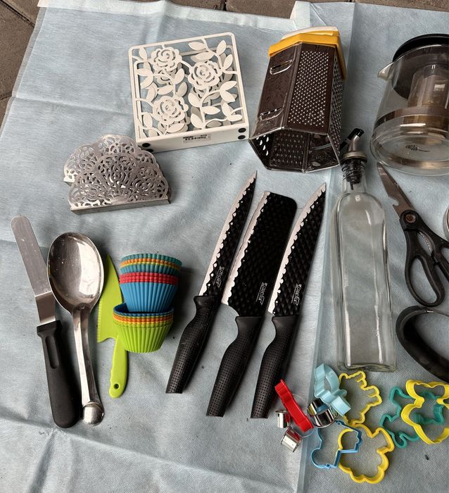 Продам нож, терку, салфетницу.