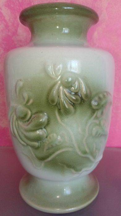 Mai multe obiecte din portelan din anii 1920-1970