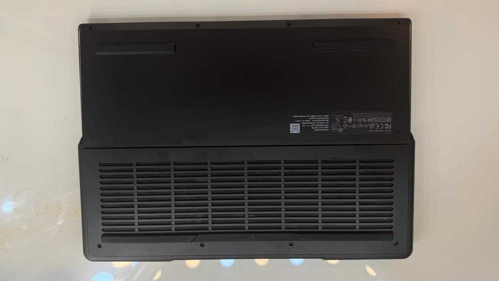 Lenovo Legion Pro 5 RTX 4070 140W Ryzen 7 7745HX 32GB RAM 1TB