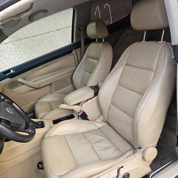 Продавам Голф 5 2.0 140кс на ЧАСТИ както и още около 15 Голфа на ЧАСТИ